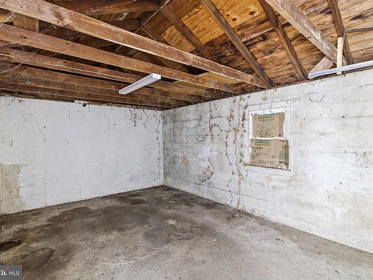 820 Greenhill Rd — Photo 32