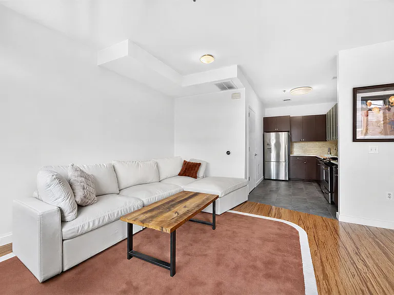 25 McWilliams Pl — Photo 2