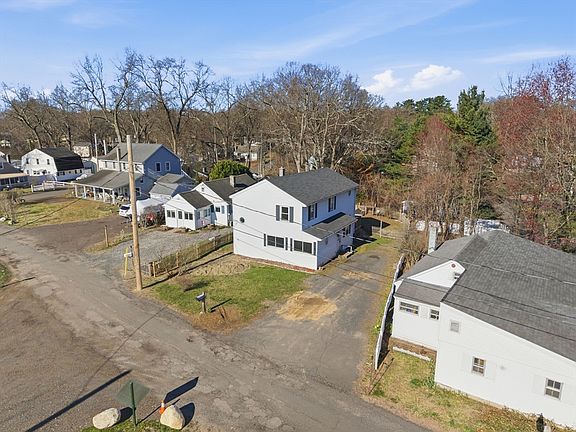 3rd image of 94 Bungalow St