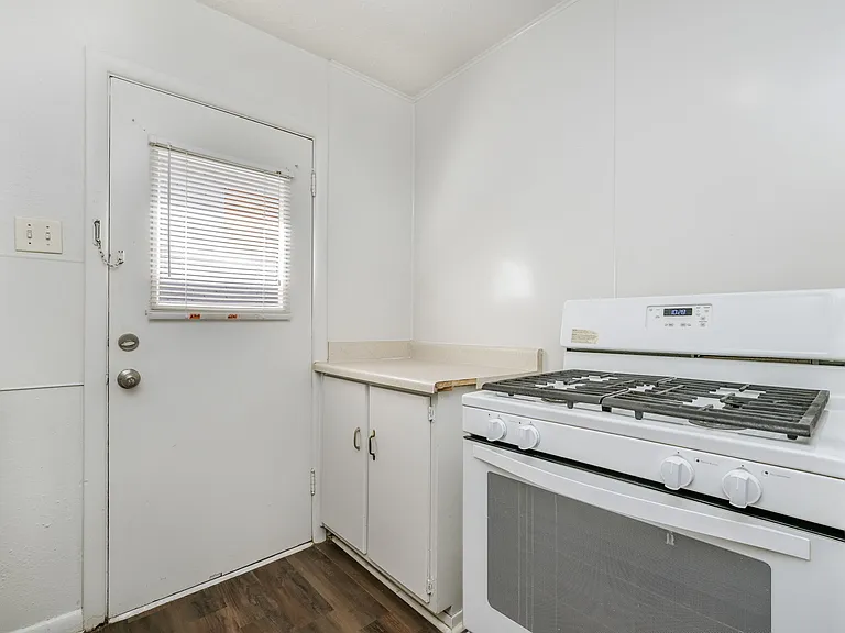 2304 SW 8th Ave #1 — Photo 9
