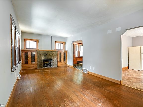 4th image of 1315 Girard St