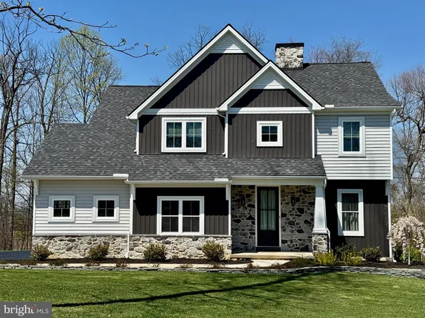 4413 Lynwood Dr, Spring Grove, PA 17362