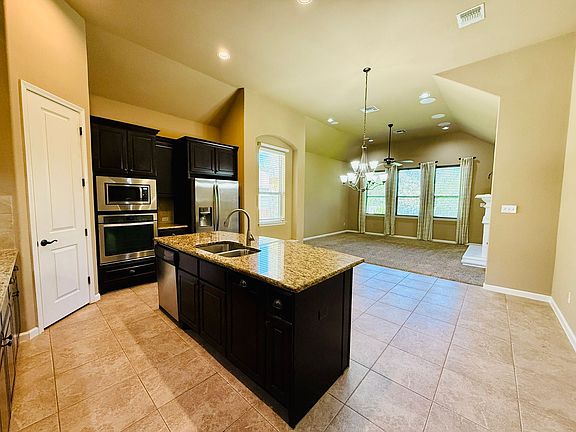 3rd image of 2404 Sweetwater Ln