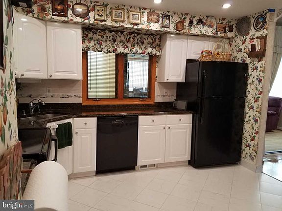 3rd image of 13615 Arctic Ave