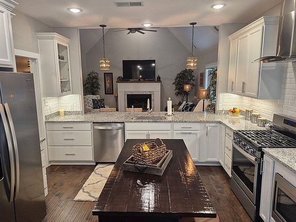 4th image of 710 Goldenwood Dr