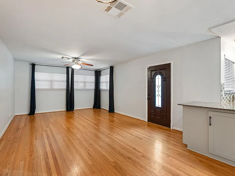 5110 Hialeah Dr — Photo 4