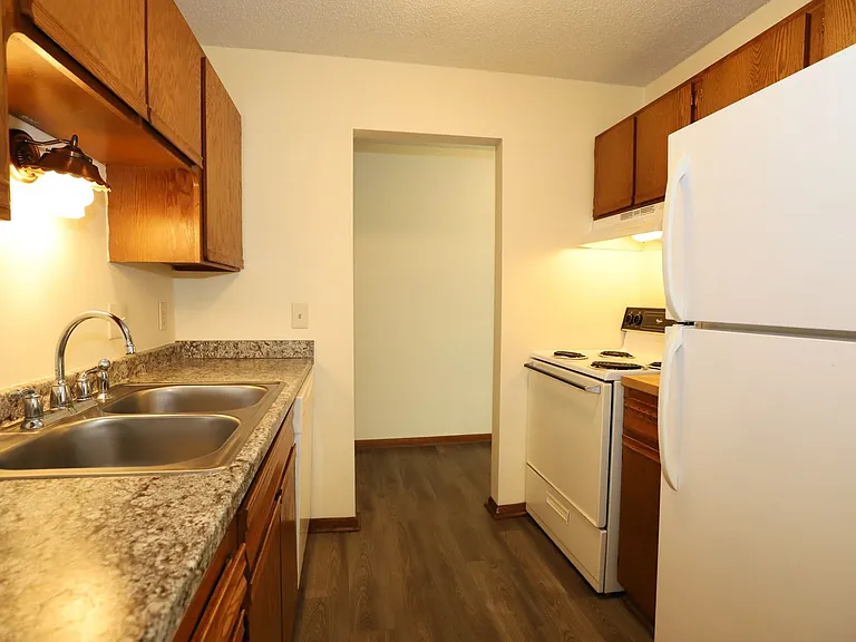 4201 Parklawn Ave — Photo 5