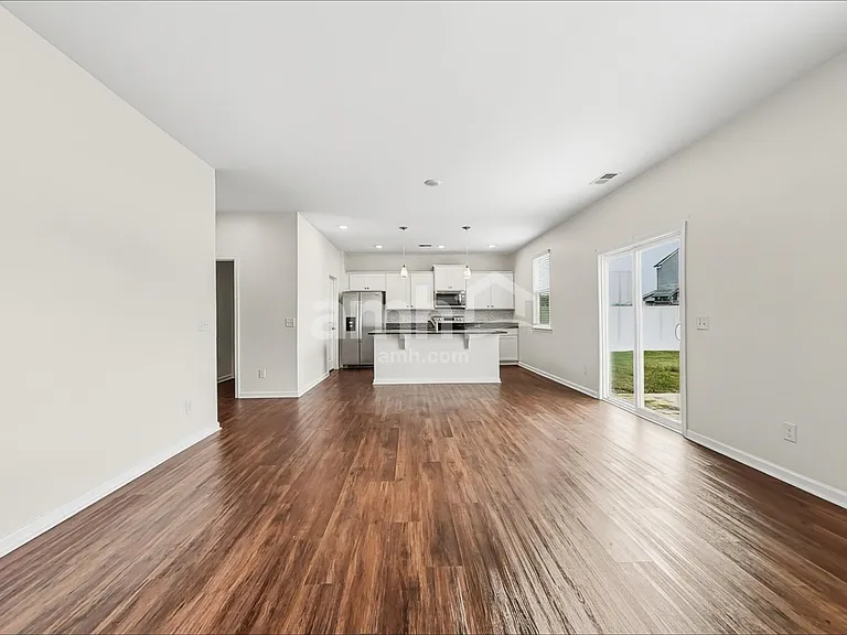 203 Bushwood Dr — Photo 6