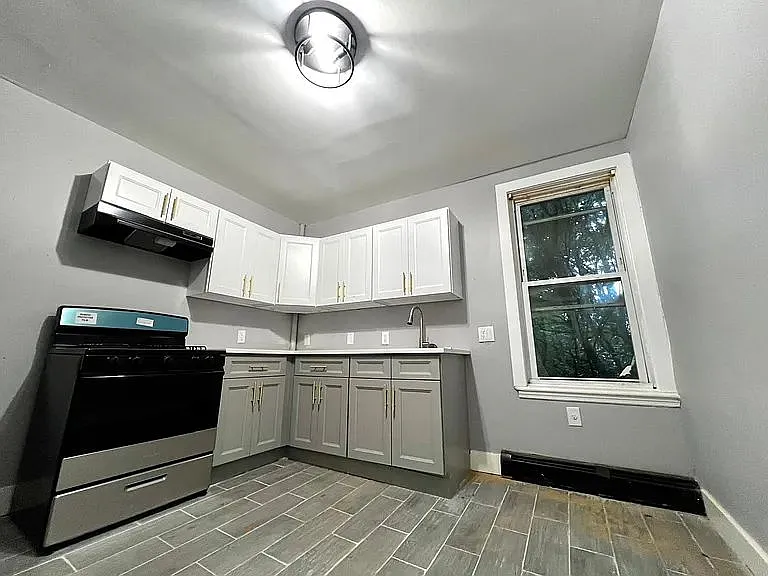 12 Liberty St #3 — Photo 1