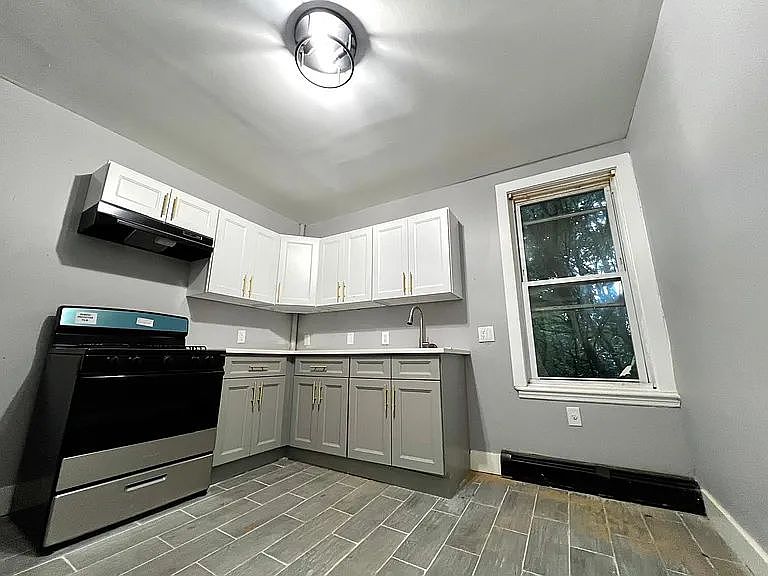 1st image of 12 Liberty St Floor 3