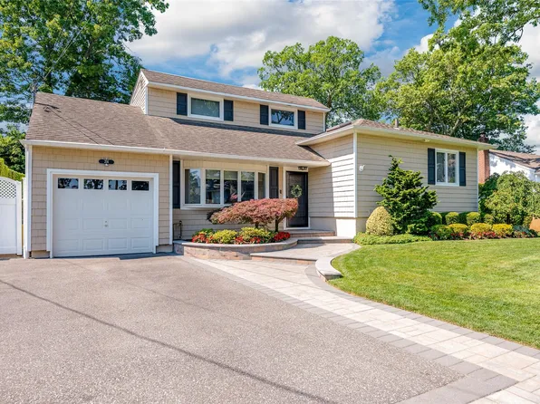 216 Cypress Street, Massapequa Park, NY 11762