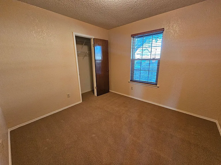 400 Hallmark Dr — Photo 22