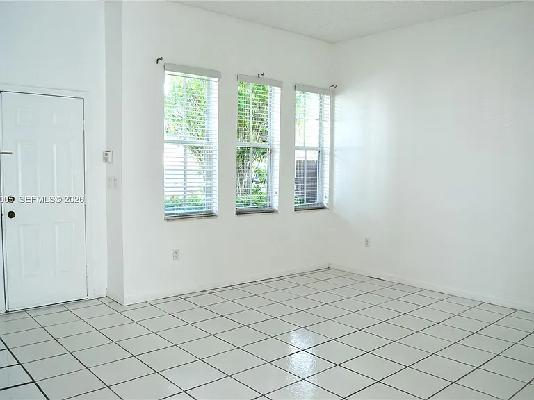 8328 SW 163rd Ave — Photo 2