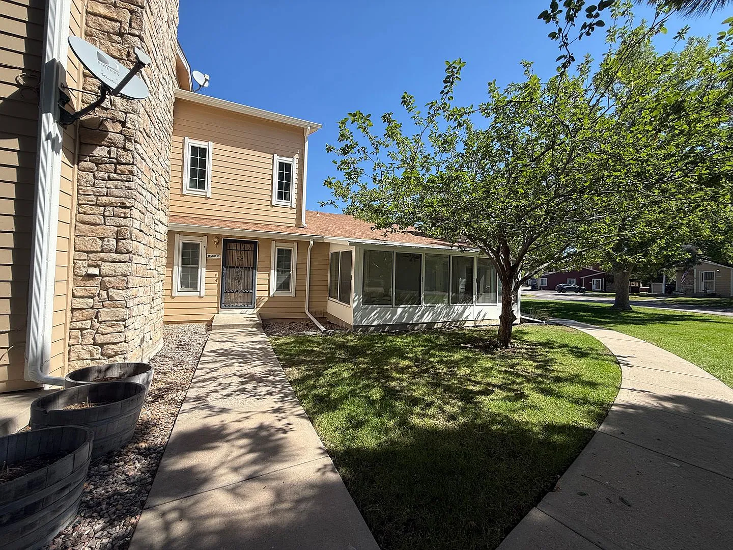Spacious 2 bed/1 bath townhome in Arvada — Photo 1
