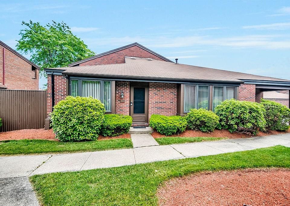 1st image of 216 Greenbrook Dr