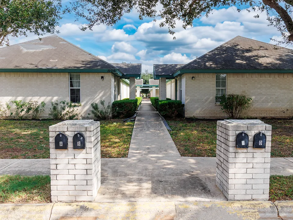 1106 Lexington Cir #2