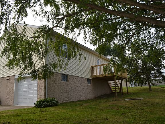3rd image of 210 McArthur St