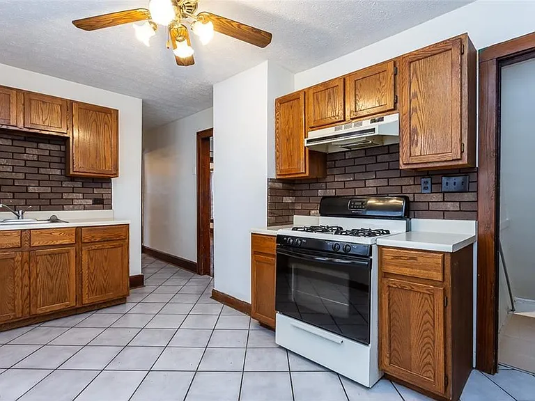 6902 Theota Ave — Photo 3