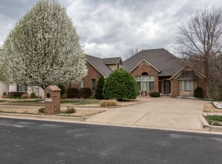 3921 W Maplewood St, Springfield, MO 65807