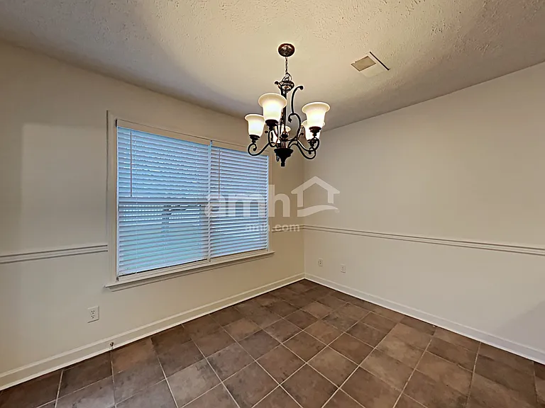 1504 Beaconcrest Cir — Photo 6