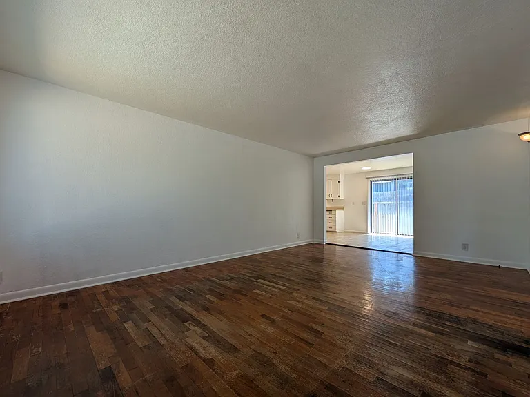 690 E 39th Ave — Photo 5