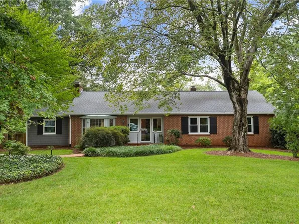 621 Yorkshire Rd, Winston Salem, NC 27106