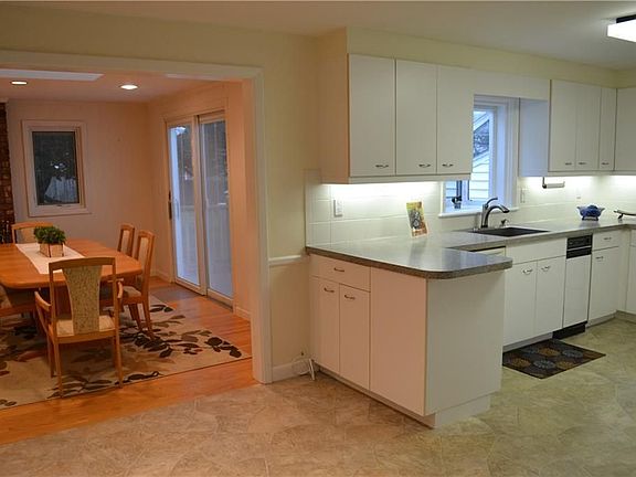 5th image of 26 Vista Dr
