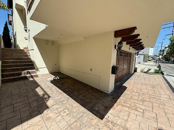 3rd image of 3109 Vista Dr