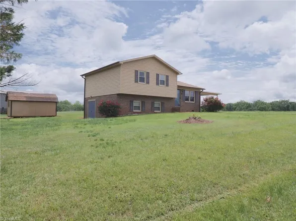 110 Robert Dr, State Road, NC 28676