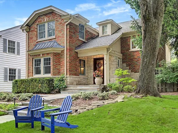 1926 Greenwood Ave, Wilmette, IL 60091