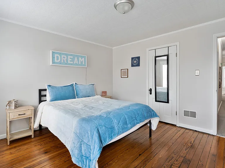 802 Hamlet St — Photo 10