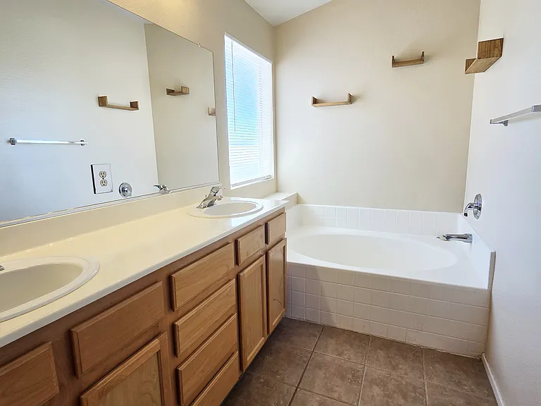 3722 Nestled Oak Ave — Photo 17