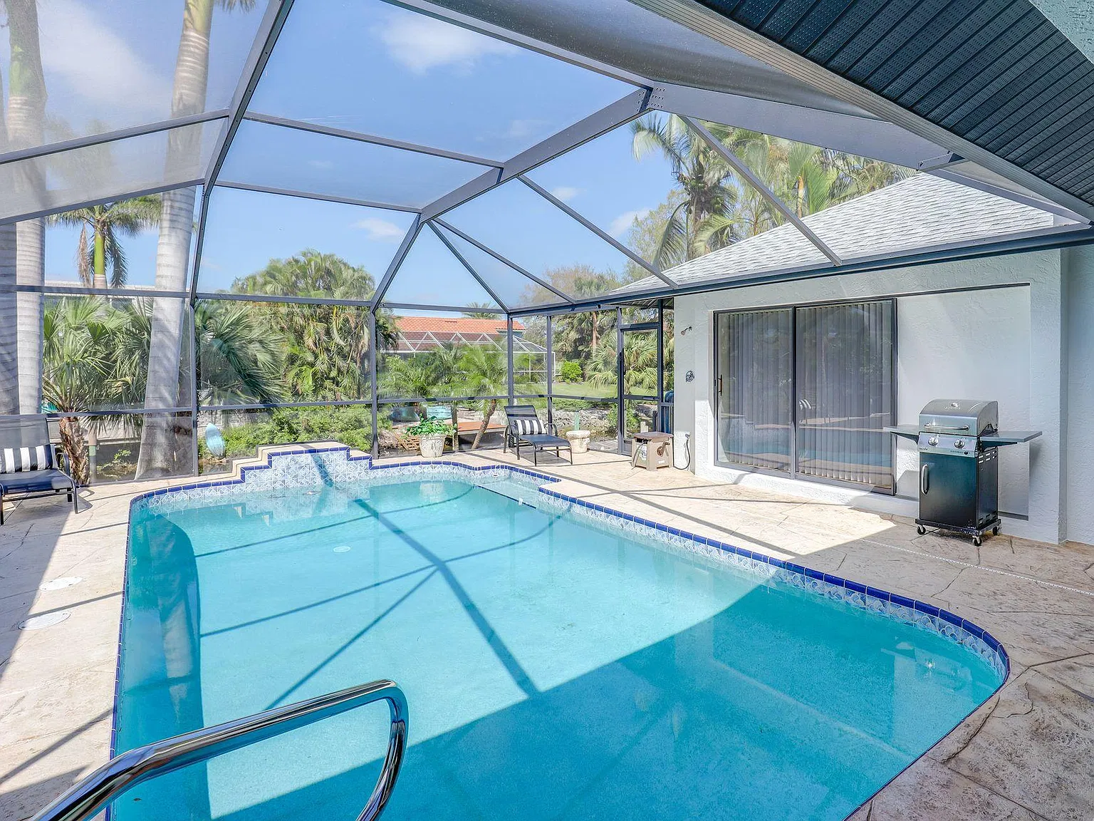 4 bed, 2000 sqft, $6,500 — Photo 1