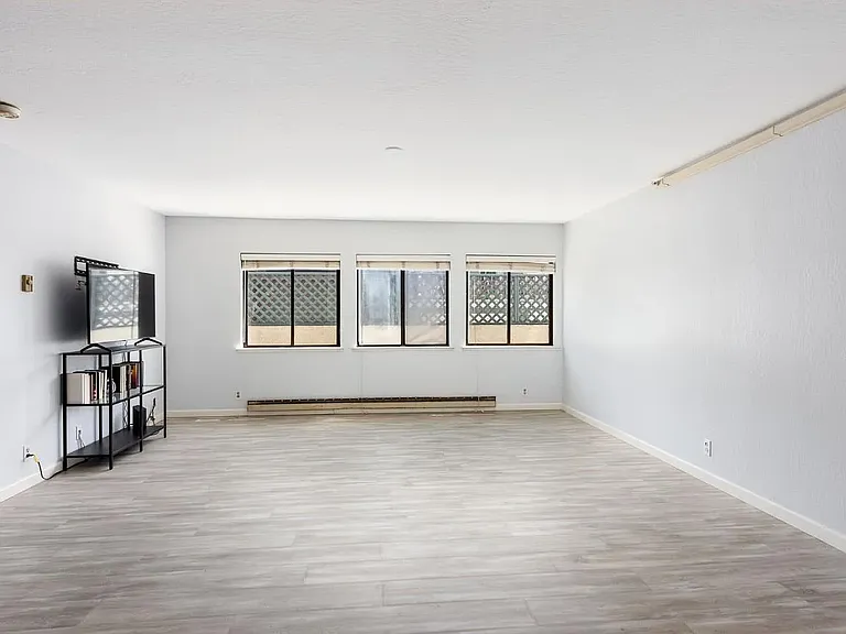 320 Peninsula Ave #120A — Photo 26