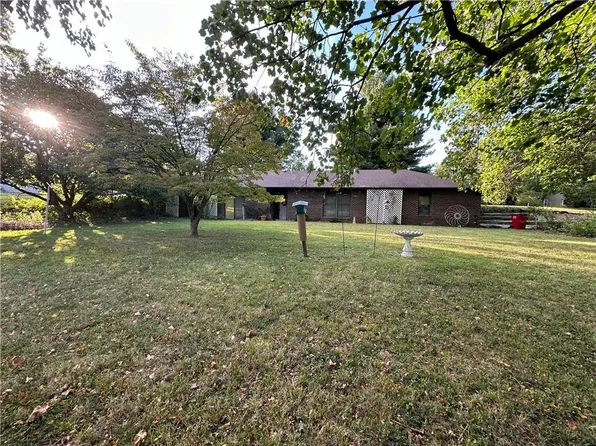 1023 Frances Ave, Lexington, MO 64067
