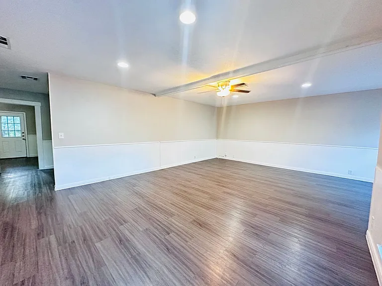 10806 Lazy Oaks Dr — Photo 2