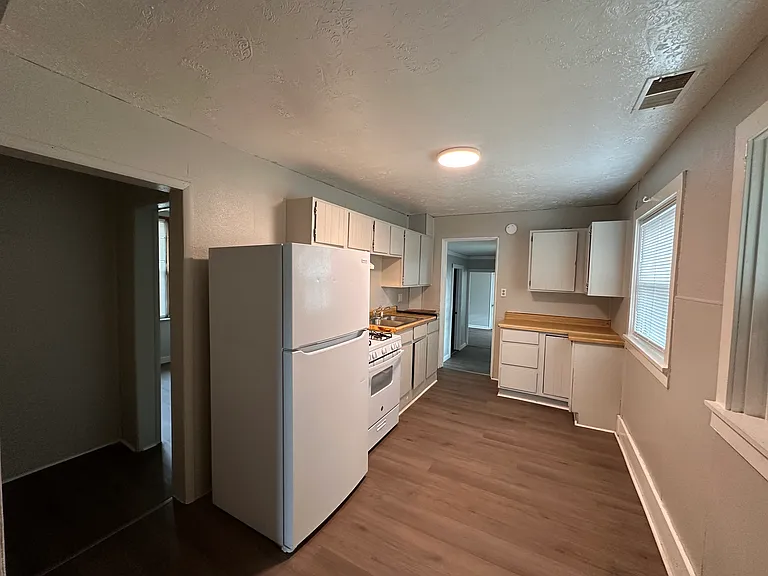2164 Jackson St — Photo 11