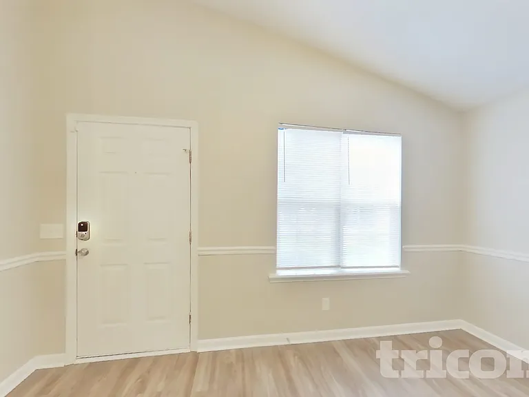 120 Huntwood Trl — Photo 3