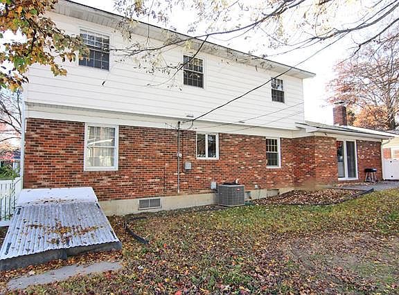 3rd image of 2514 Jonquil Ln