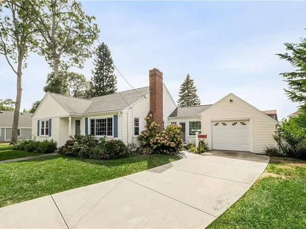 995 Bullocks Point Ave, Riverside, RI 02915