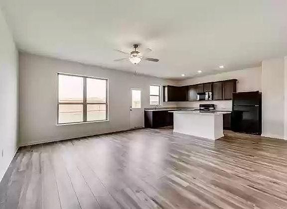 3rd image of 2100 Belmont Dr