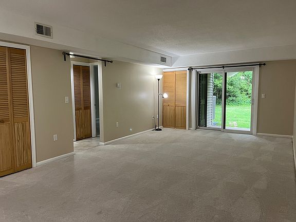 4th image of 1302 Twin Circle Dr