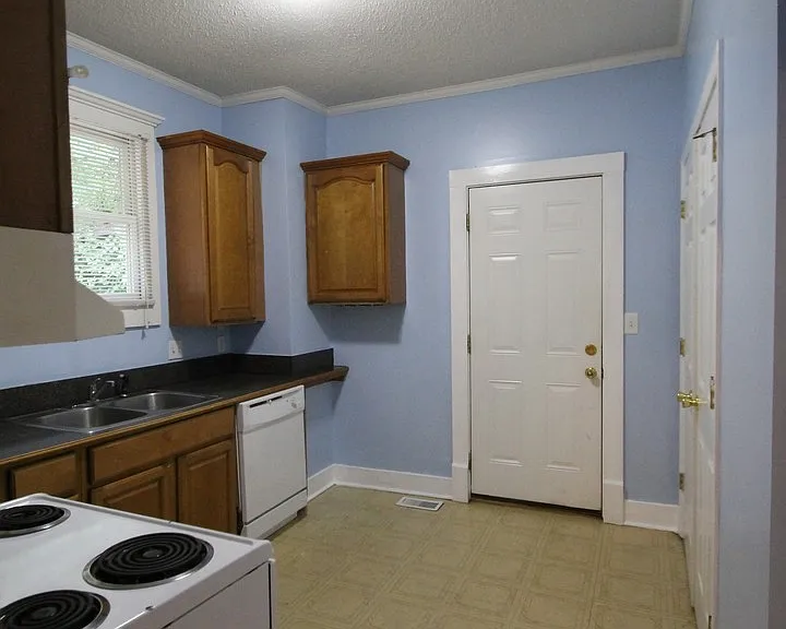 338 Ebenezer Ave — Photo 7