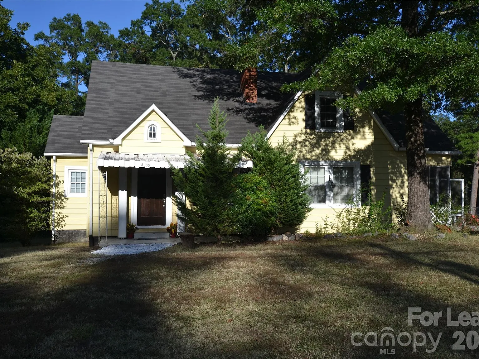 2 bed, 1.0 bath, 1400 sqft, $1,300 — Photo 1