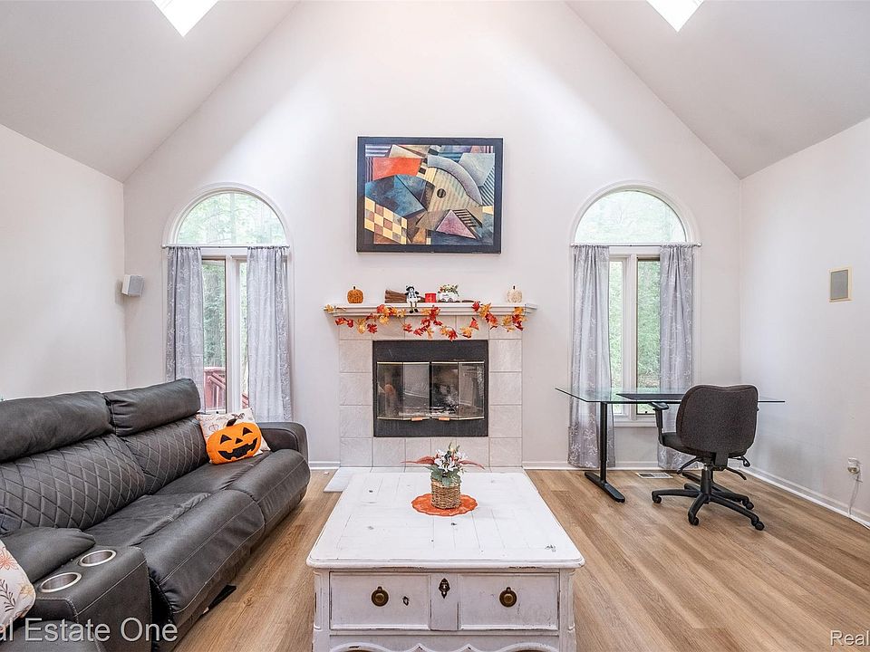 5560 Huron Hills Dr, photo 9