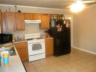 4th image of 637 W Wood St