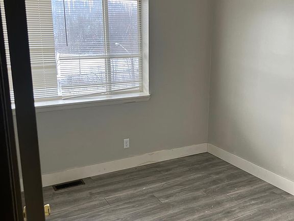 5th image of 4136 River Rd