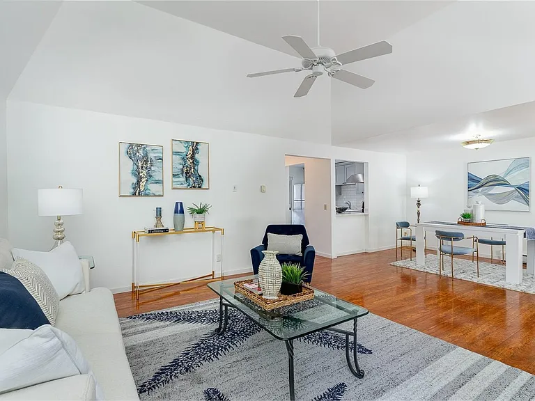 10211 NE 16th Pl #R8 — Photo 10