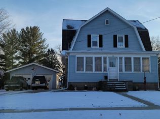 302 Pierce St, Randolph, WI 53956