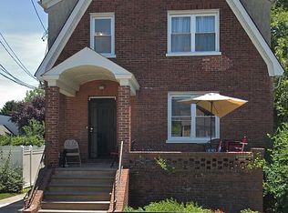 1067 Mora Pl, Woodmere, NY 11598